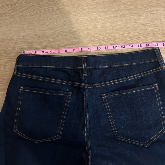 Old navy curvy profile Jean shorts - Picture 4 of 6
